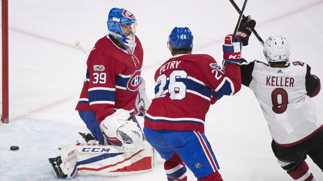 Le gardien du Canadien est déjoué une autre fois. Le gardien du Canadien est déjoué une autre fois.