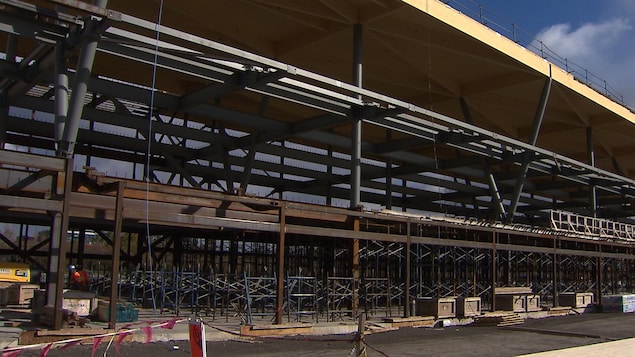 Les structures en acier des garages sur le chantier du circuit Gilles-Villeneuve