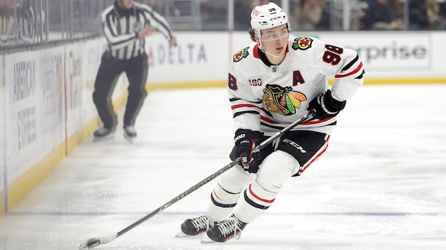 Connor Bedard et les Blackhawks s’entendent pour 5 ans