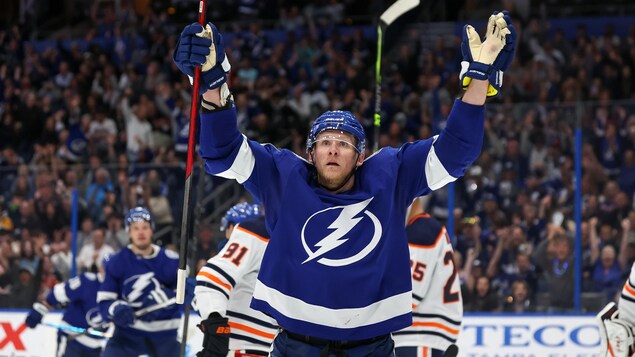 Un 400e but pour Corey Perry, le Lightning bat les Oilers