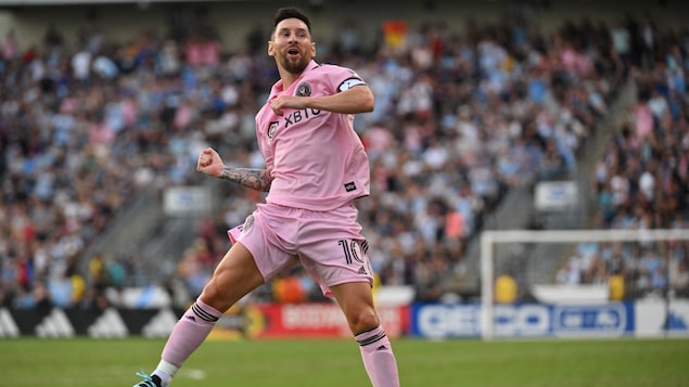 Lionel Messi celebra su gol ante el Al-Ittihad.