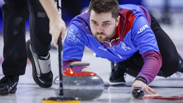 Le Manitobain Matt Dunstone conserve sa fiche parfaite au Brier