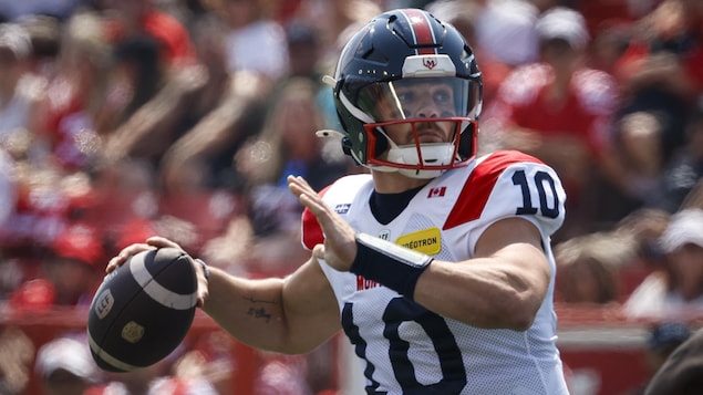 Le quart-arrière des Alouettes Davis Alexander cumule les honneurs