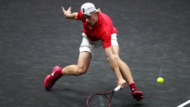 Denis Shapovalov en action Denis Shapovalov en action