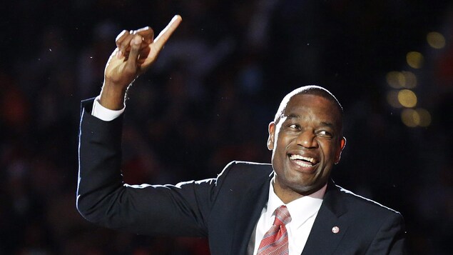 Dikembe Mutombo de passage à l'Université Bishop's | Radio-Canada.ca