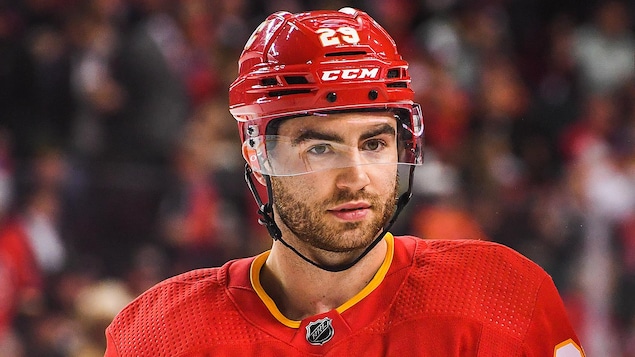 Deux autres joueurs des Flames touchés par la COVID-19