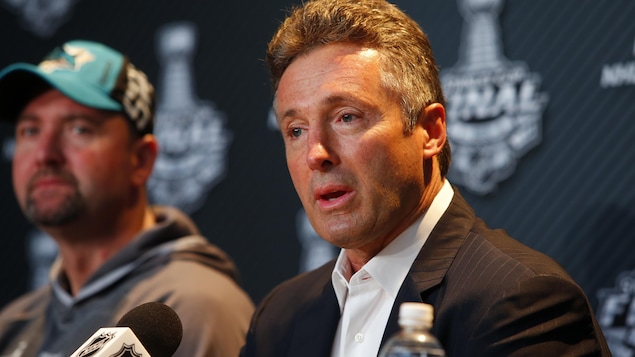 Le DG des Sharks Doug Wilson démissionne après 19 saisons en poste