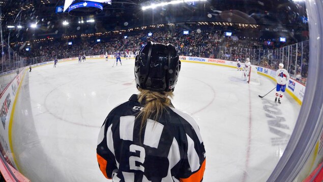 « Il était temps! »: Élizabeth Mantha, cette arbitre pionnière