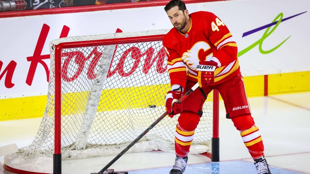 Erik Gudbranson des Flames veut s’installer à Calgary, en français