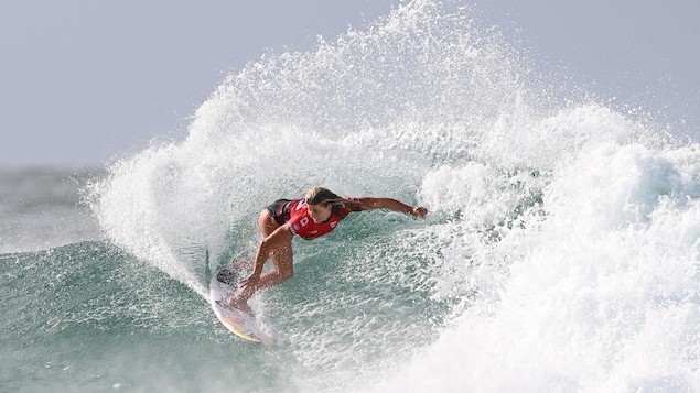 Erin Brooks, la surfeuse canadienne qui fait tourner les têtes