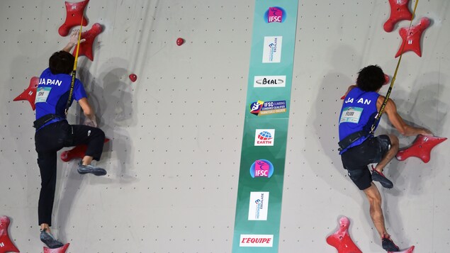 Deux grimpeurs japonais s'affrontent dans un tournoi de qualification en vue des Jeux de Tokyo.