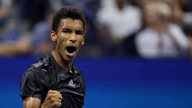 Félix Auger-Aliassime efface trois balles de match et accède aux quarts à Vienne