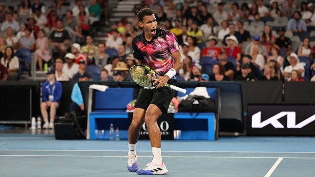 Auger-Aliassime au quatrième tour à Melbourne, mais pas Shapovalov