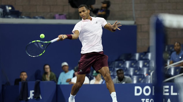  Félix Auger-Aliassime franchit le premier tour à Flushing Meadows 