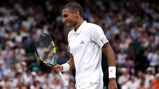 Novak Djokovic vainc Félix Auger-Aliassime au bout du suspense en quarts à Wimbledon
