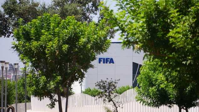 La FIFA reconnaît des « erreurs » et présente des « excuses »
