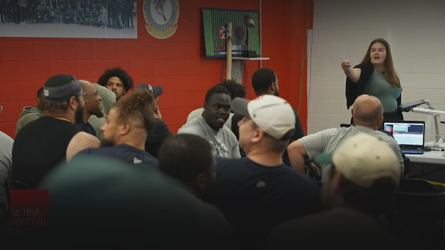 Les joueurs des Alouettes prennent des cours de français dans un effort d'intégration et pour pouvoir plus facilement échanger avec les partisans.