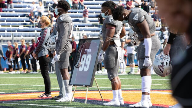 Défaite des Gee-Gees à Queen’s après un hommage à Francis Perron