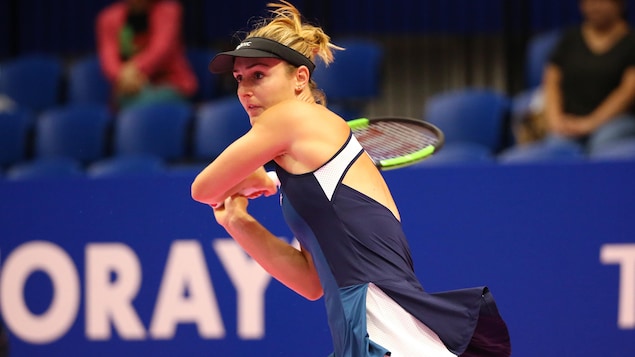 Gabriela Dabrowski fait un revers lors d'un match à Tokyo. Gabriela Dabrowski fait un revers lors d'un match à Tokyo.