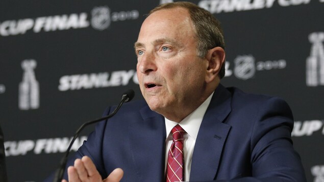 Les Sénateurs ne sont pas à vendre, dit Gary Bettman