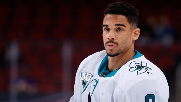 Evander Kane blanchi, mais exclu du camp des Sharks