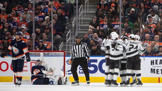 Un tour du chapeau de Trevor Moore coule les Oilers