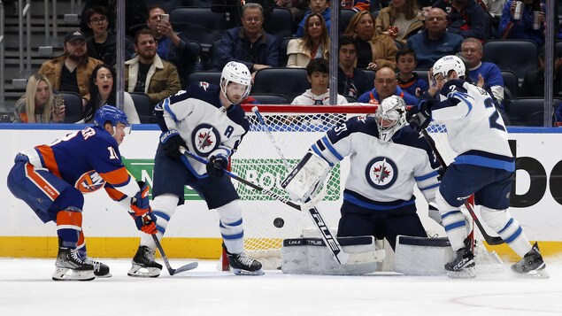 Battus par les Islanders, les Jets subissent un troisième revers en cinq matchs