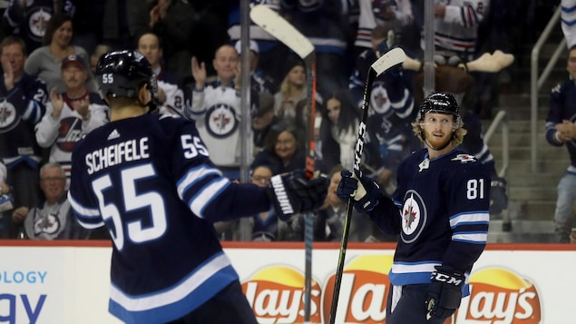 Kyle Connor et Nate Schmidt soumis au protocole COVID-19 de la LNH