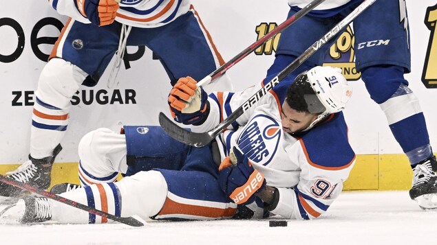 Coupé au poignet, Evander Kane est dans un état stable