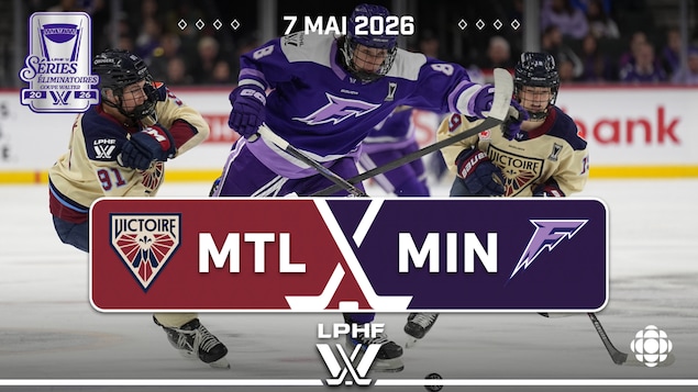 Les joueuses du Frost et de la Victoire se disputent la rondelle.