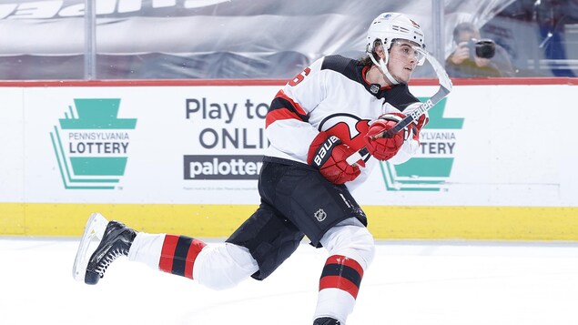 Les Devils accordent une prolongation de contrat de huit saisons à Jack Hughes