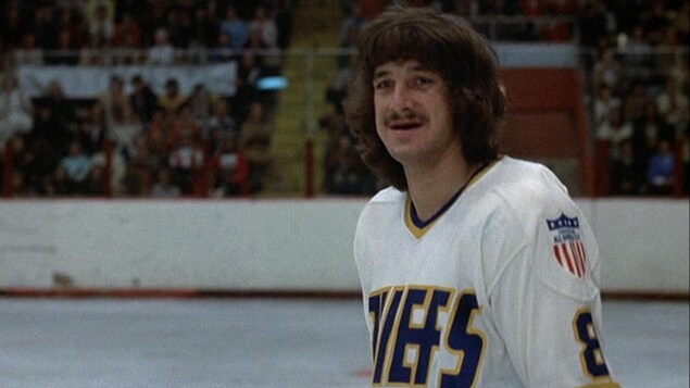 Jean Tétreault dans le rôle d'André Bergeron dans Slap Shot Jean Tétreault dans le rôle d'André Bergeron dans Slap Shot