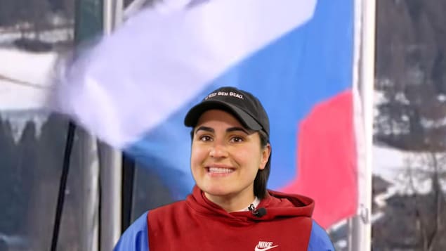 Ophélia Poisson-Vecchio explique la présence du drapeau russe aux Jeux paralympiques.
