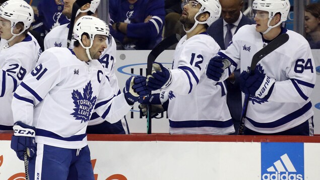 John Tavares marque son 400e but, les Maple Leafs victorieux à Pittsburgh