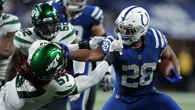 Taylor mène les Colts à une victoire facile contre les Jets