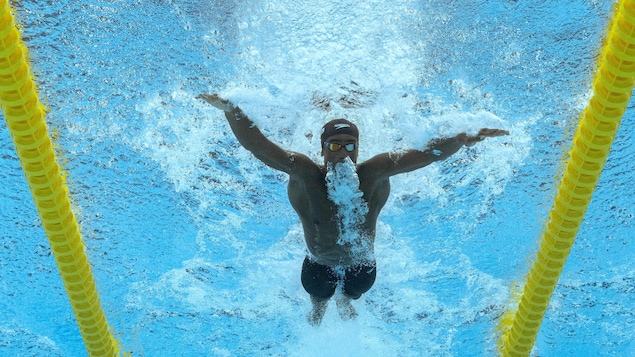 Joshua Liendo Edwards en action au 100 m papillon