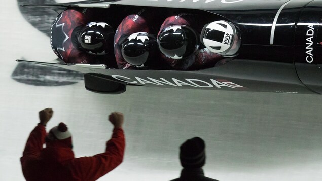 Justin Kripps (casque blanc BMW)