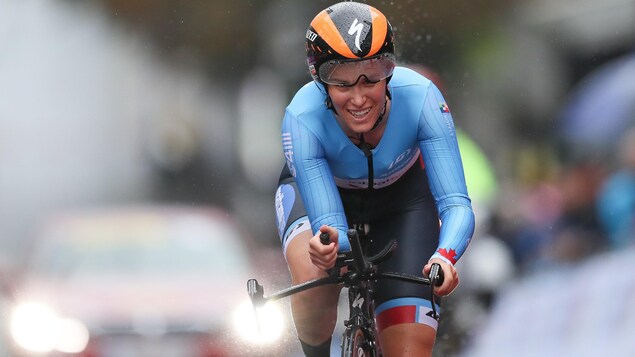Karol-Ann Canuel sourit à l'arrivée du contre-la-montre des Championnats du monde 2019 en Angleterre.