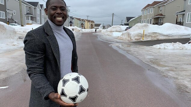 Un livre racontant les hauts et les bas d’aspirants joueurs de soccer professionnel