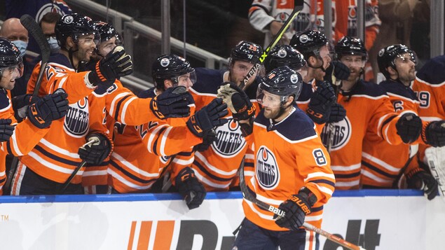 Les Oilers résistent et battent les Canucks