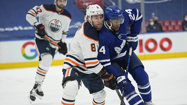 Sans McDavid, les Oilers s’inclinent devant les Maple Leafs