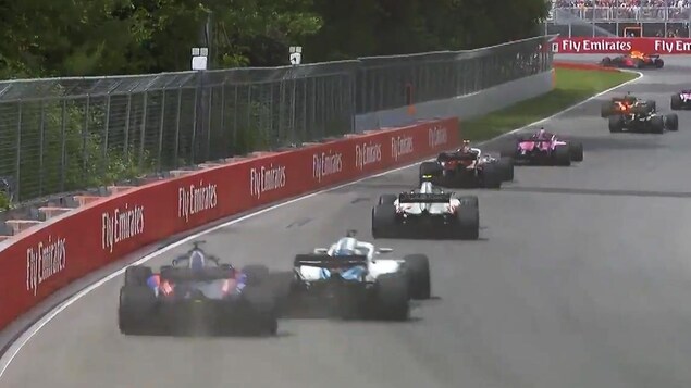 Lance Stroll glisse, Brendon Hartley va heurter la Williams. Lance Stroll glisse, Brendon Hartley va heurter la Williams.