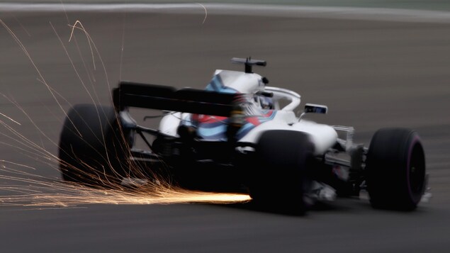 Lance Stroll en piste dans sa Williams sur le circuit de Shanghaï en Chine Lance Stroll en piste dans sa Williams sur le circuit de Shanghaï en Chine