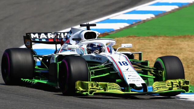Lance Stroll dans la Williams FW41 à Hockenheim pendant les essais libres, avec une peinture spéciale jaune sur l'aileron avant et le fond plat pour évaluer l'efficacité aérodynamique de l'ensemble Lance Stroll dans la Williams FW41 à Hockenheim pendant les essais libres, avec une peinture spéciale jaune sur l'aileron avant et le fond plat pour évaluer l'efficacité aérodynamique de l'ensemble