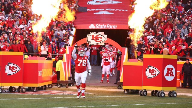 Laurent Duvernay-Tardif en uniforme, une première en 21 mois