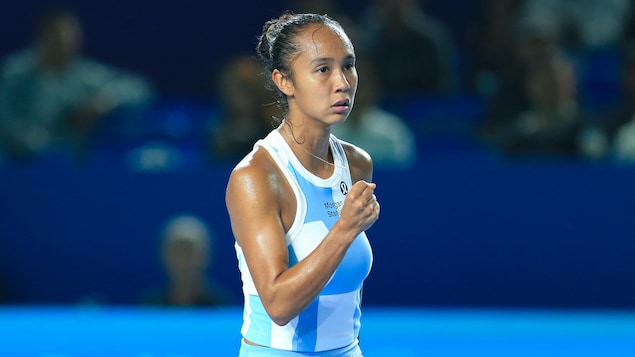 Leylah Annie Fernandez défait Marie Bouzkova et passe en finale à l’Omnium de Ningbo