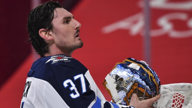 Connor Hellebuyck trouve exagérée la pause de la LNH