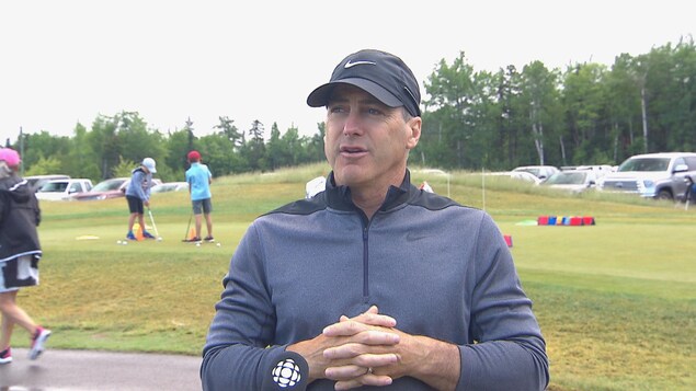 Louis Melanson se met au travail chez Golf Canada