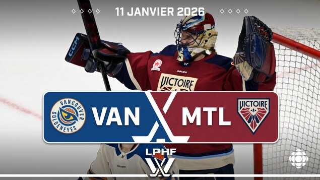Une gardienne de but au hockey célèbre la victoire. 