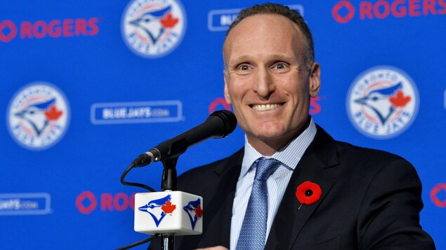 Mark Shapiro lors de sa première conférence de presse, à Toronto.